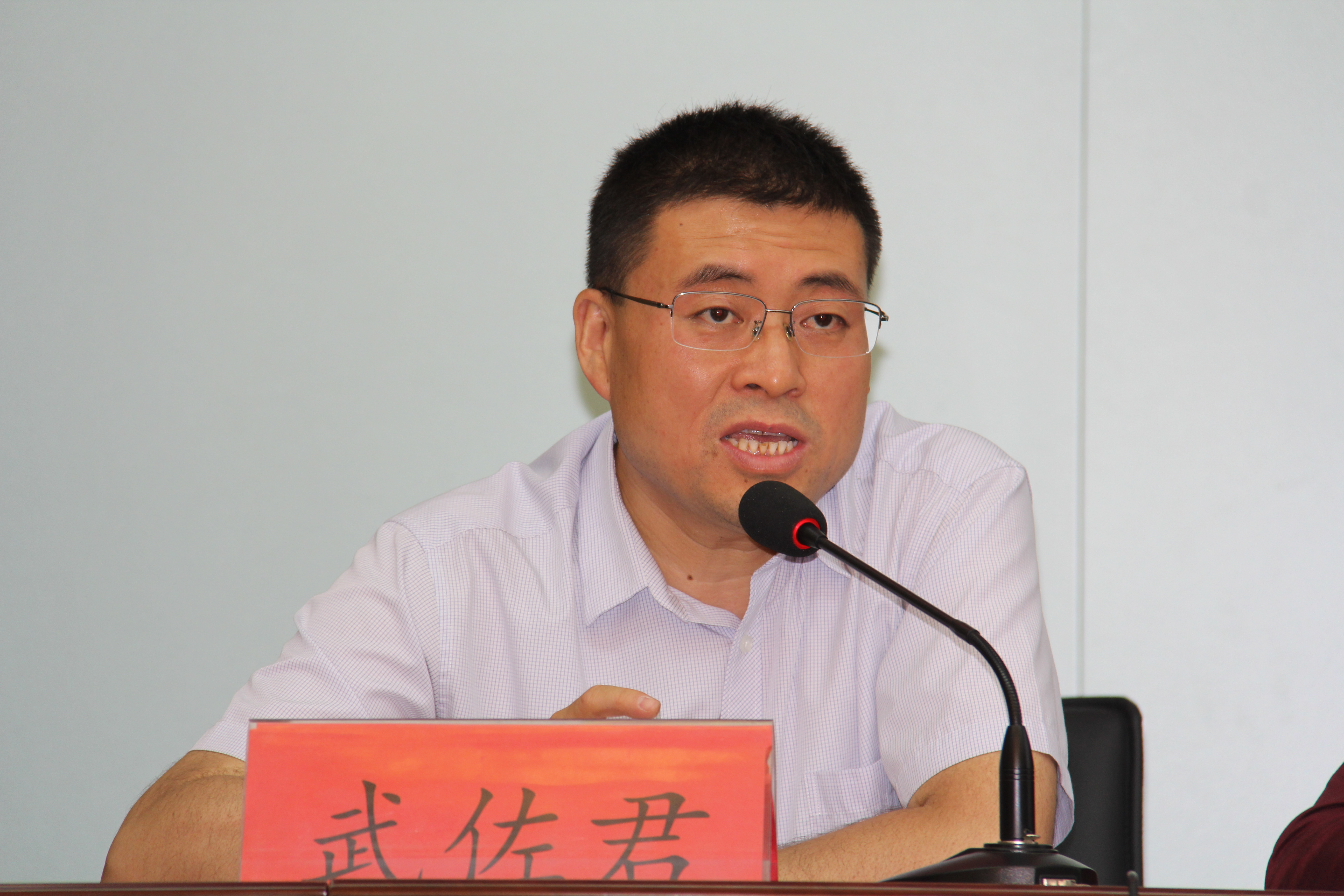 学院团委书记田韶华,团委副书记刘安,毕业班班主任以及班长参加