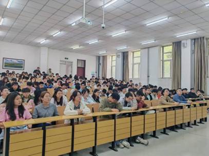 会议室里的人们 AI 生成的内容可能不正确。 会议室里的人们 AI 生成的内容可能不正确。